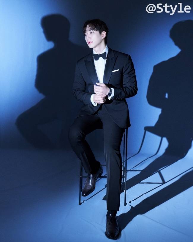 jh_topaz's tweet photo. 이준호 “쉼 없는 활동? 나에게 오히려 에너지가 돼” [스타화보]

https://t.co/FeiNIHOHlS

#이준호 #LEEJUNHO #앳스타일 #7월호 https://t.co/q64msSopXZ