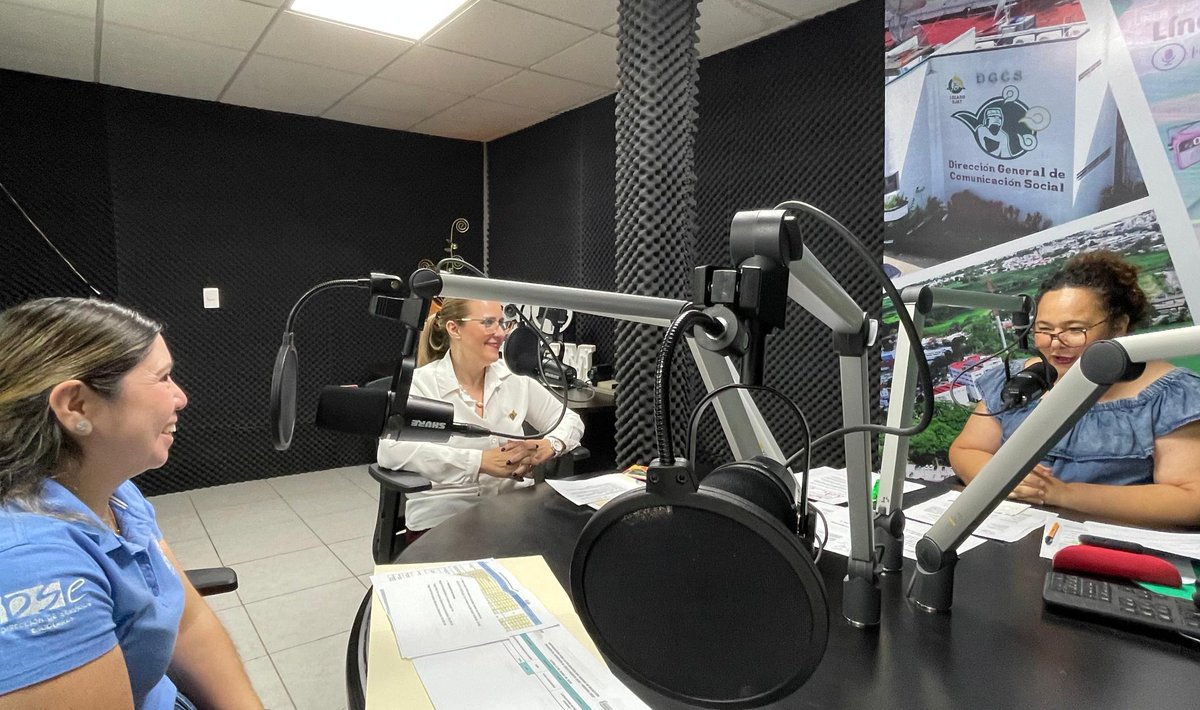 BuzonDse's tweet photo. El día de hoy la Dra. Cecilia García Muñóz Aparicio Directora de Servicios Escolares y la Mtra. Jacqueline Reyes Potenciano, encargada del Departamento de Admisión, asistieron a la entrevista de radio que se transmitió en vivo,  abordaron temas referentes al examen de selección. https://t.co/HzPQ5EOfGc