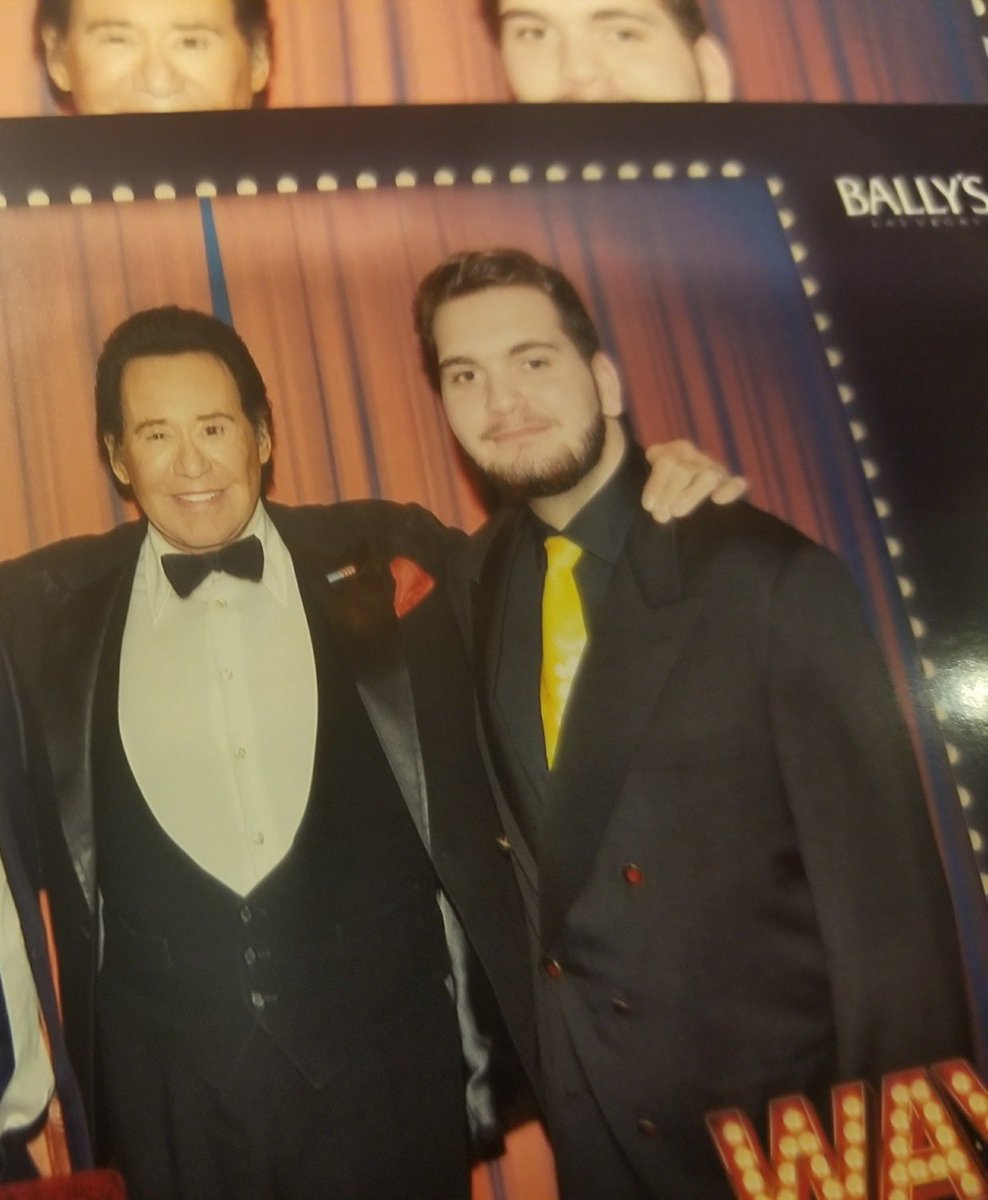 AlWritesStuff's tweet photo. @carebecc Me and my dad met him like 9 years ago and he was super nice and extremely appreciative of movie praise. My dad asked him about Ford Fairlane- I asked him about Fallout New Vegas. Still regret not asking him to sign my game cover that was folded in my pocket. https://t.co/2jYtHvo5ZR