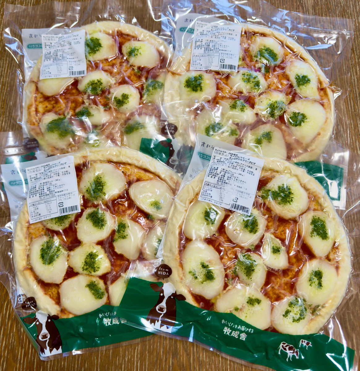 hyun095's tweet photo. PR Rakuten

＼冷凍庫にあると嬉しいやつ／

お昼ごはんどうしよう…
って時に助かる🥹

モッツァレラたっぷりで
焼くだけでお店みたいなピザ🍕

冷凍庫にストックしておくと安心◎

チーズ好きさんにかなりおすすめ🧀✨

商品ページはこちら👇
https://t.co/SNFCwiB1XE

#楽天市場 #楽天スーパーSALE https://t.co/tIQ2sMJhZI