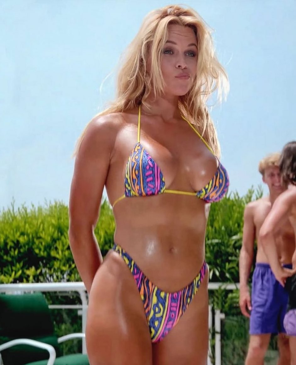 landofthe80s's tweet photo. Pamela Anderson was an eye catcher in the 1990s. https://t.co/VqgSYradyt