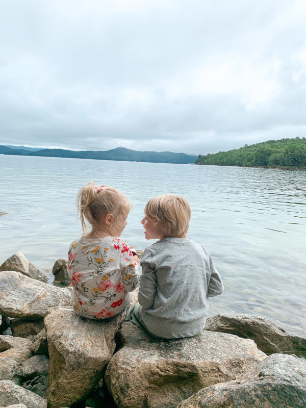 Discover_SC's tweet photo. Ready to experience a classic South Carolina summer vacation on the lake? Here’s a guide to get you started. https://t.co/QkjVqJkDvV #DiscoverSC https://t.co/R9KGKDF9T3