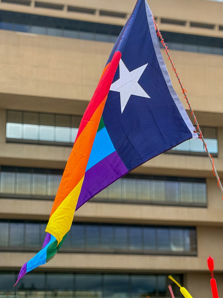 MobilityCU's tweet photo. One more recap from our incredible experience at Dallas Pride!

We loved connecting with the community, sharing giveaways, and celebrating alongside thousands of people throughout the day.

#DallasPride #MobilityCU #Community https://t.co/1fGSaDYeQj