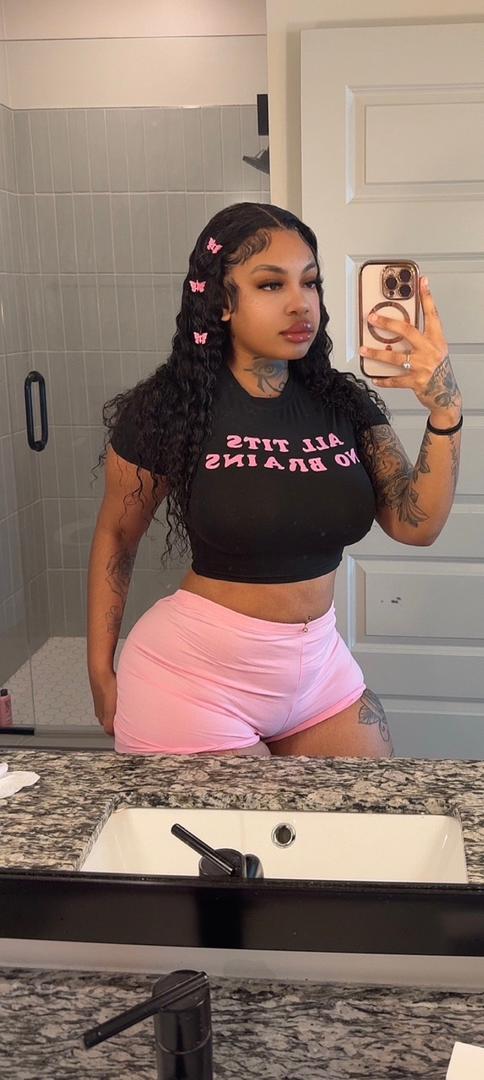 Britneyspear210's tweet photo. What do you want #Xmeetup #connectNYC #NYCvibes #socialmeetup #NYCsocial https://t.co/eIpC752lcX