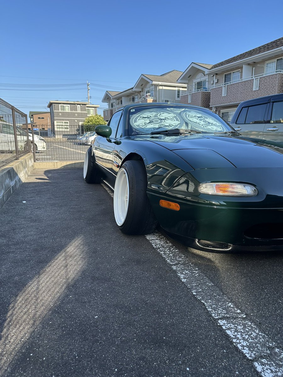 550Fz's tweet photo. 塗装が出来上がったとの事で飛び石で傷だらけのオーバーフェンダーとこの間仕入れた部品の引き取りに今から行きます♪ https://t.co/u5wW4tAi60