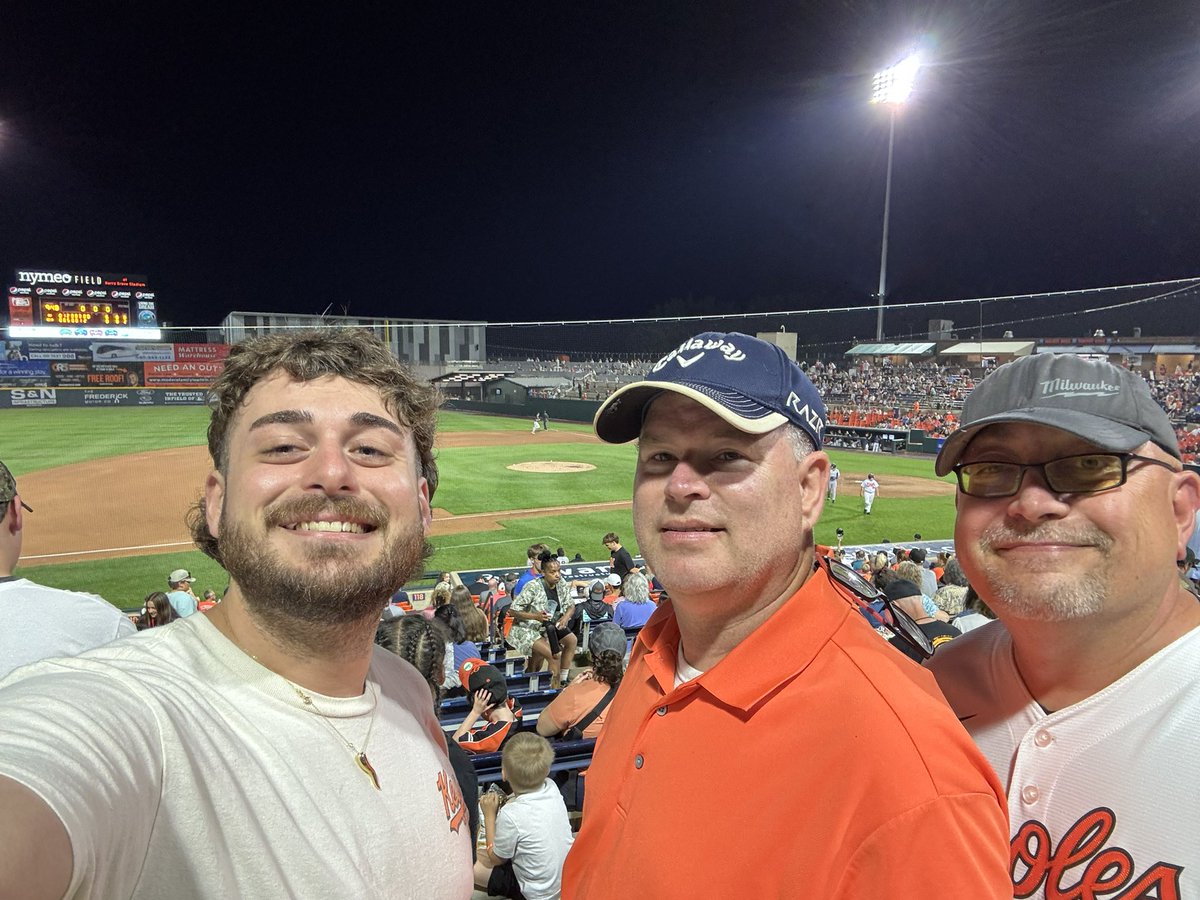 tylerrhigg's tweet photo. Shots from @starwars night with the @FrederickKeys‼️ https://t.co/TdipEanBYb