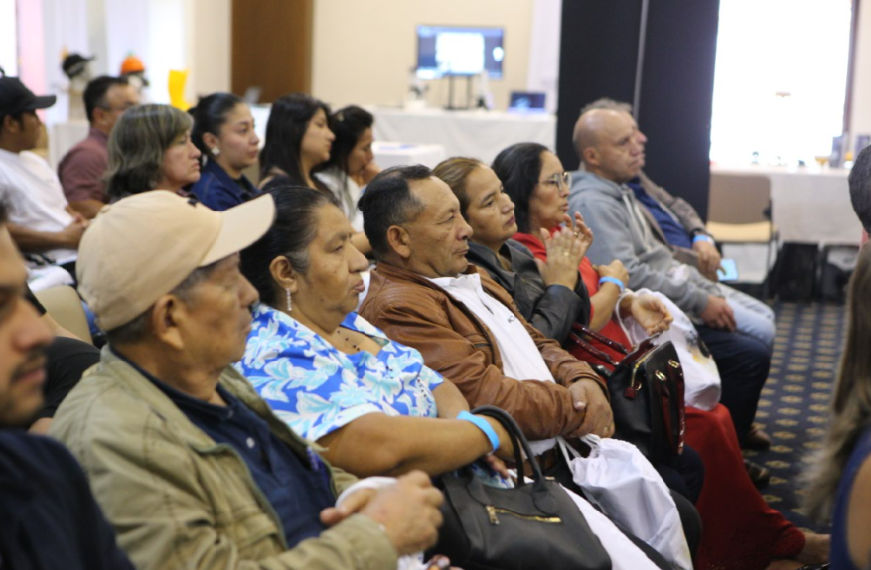 PNUDEcuador's tweet photo. 📍En #Loja se realizó la activación de la campaña “Voluntad que transforma” y el lanzamiento de la segunda fase del programa mejORO, dos iniciativas que fortalecen el desarrollo del Ecuador y promueven una MAPE más sostenible.
Conoce más🔗https://t.co/lv1I60lpLR https://t.co/jDJbl9vZNd