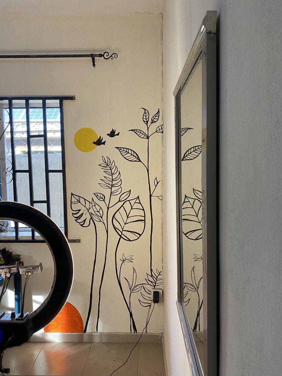 dheeji_art's tweet photo. I made this wall mural art in my studio.

Wodyu think? 🤔 
Kindly reshare if you find this beautiful. 😊 https://t.co/ChUD9YnOyB