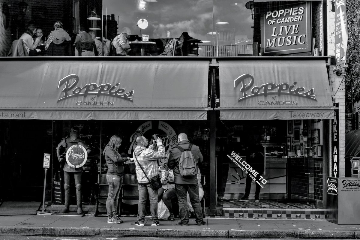 awafer's tweet photo. Fish and Chips, #Camdentown #London, I dread to think of the prices here. This is where travellers come from Europe, usually for the mushy peas. The classic Chippy is a thing of the past now. There are a few dotted around London, notable exceptions. #Mushypeas https://t.co/uqRk4uhTAm