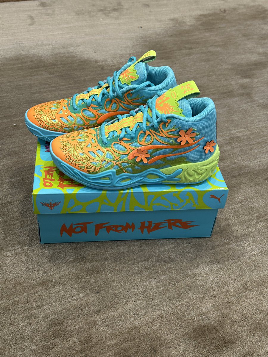 SNKRVisionista's tweet photo. Latest pickup: Nostalgia Edition
I grew up watching Scooby Doo, so I knew I had to have these! I absolutely love the color combination as well 🔥🔥🔥

#puma #pumamelomb4 #pumascoobydoo #sneakerheadlife #sneakervisionista https://t.co/OPwu7eL14X