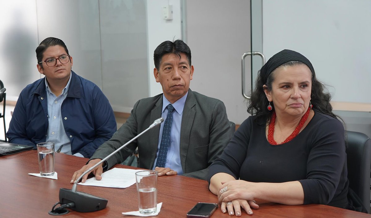 DEFENSORIAEC's tweet photo. 👥 Un equipo de la #DefensoríaDelPueblo de Ecuador participó en la Mesa Técnica convocada por la @ComisionNinezAN de la @AsambleaEcuador dentro de la fiscalización que realiza por presuntos hechos que habrían afectado el #Derecho a la salud de una niña. https://t.co/GAqio45Asi