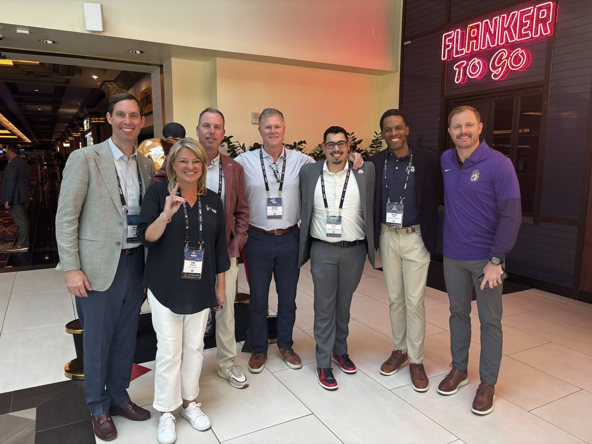 ryanwhite_01's tweet photo. We kept a great @nacda tradition alive by honoring one of the best in the business, Bobby Purcell. So many of us were fortunate to learn from and work alongside Bobby during our time at the Wolfpack Club. His impact on people and the profession continues to be felt today. https://t.co/nB3w19VHGJ