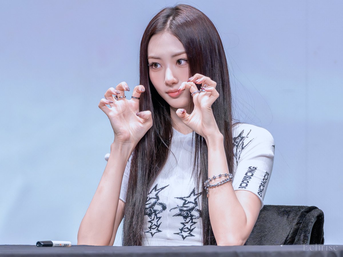 Flaretea_'s tweet photo. 260605 TBL Fansign

#가원 #GAWON #미야오 #MEOVV https://t.co/BZBPHlhrhq