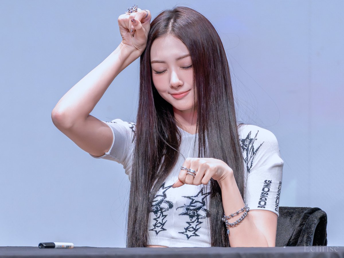 Flaretea_'s tweet photo. 260605 TBL Fansign

#가원 #GAWON #미야오 #MEOVV https://t.co/BZBPHlhrhq