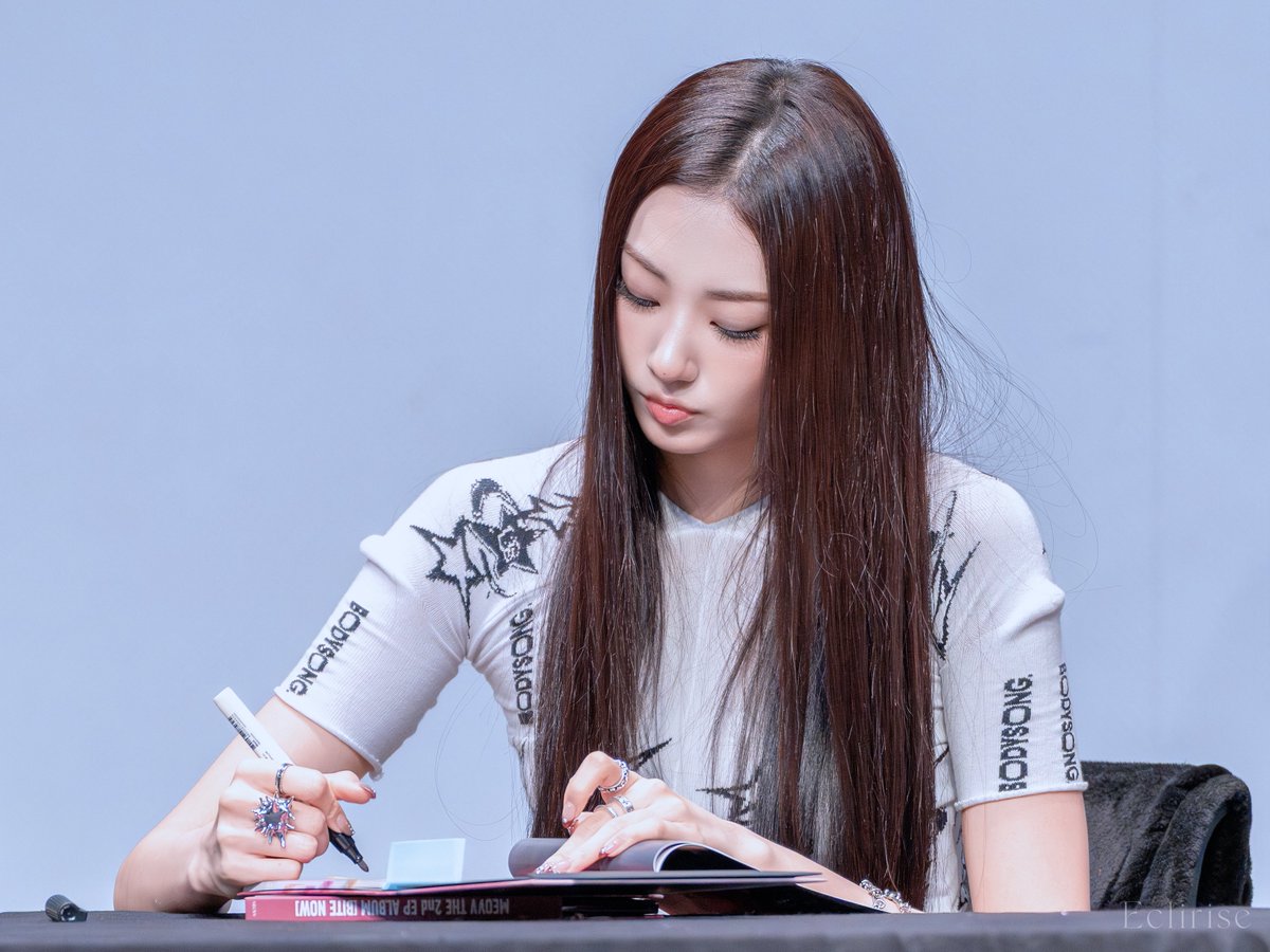 Flaretea_'s tweet photo. 260605 TBL Fansign

#가원 #GAWON #미야오 #MEOVV https://t.co/BZBPHlhrhq