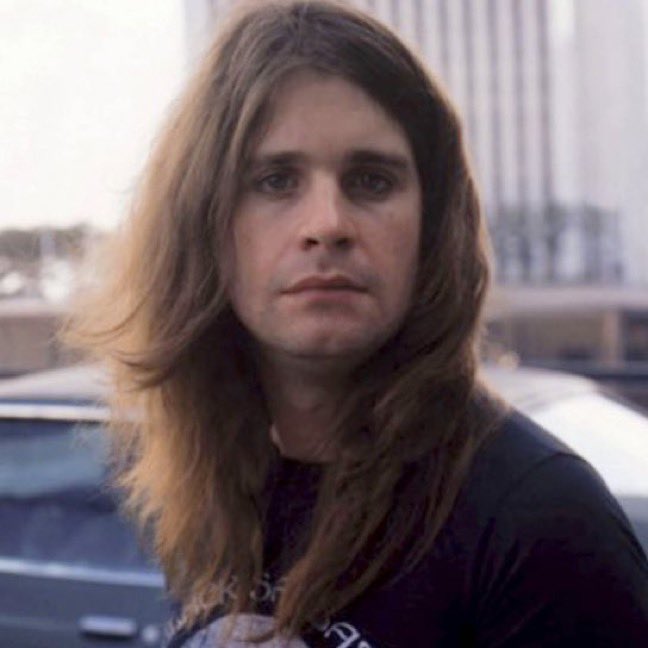 RockNRoLL_85's tweet photo. Ozzy or Bon? https://t.co/ZqOczgRvY0