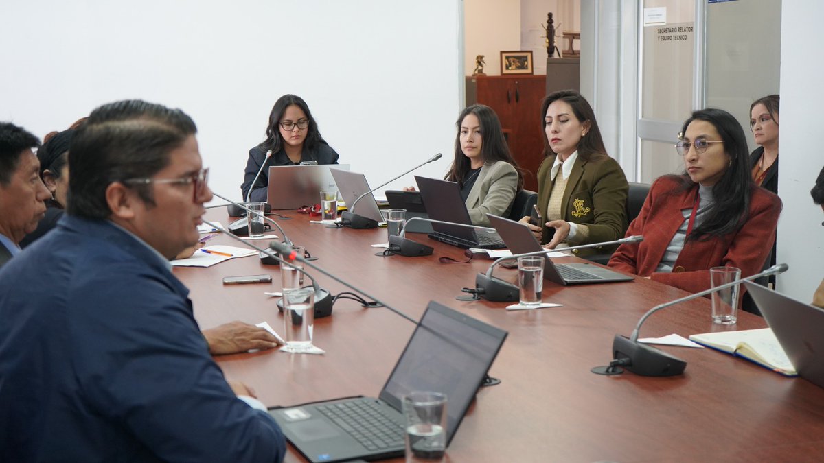 DEFENSORIAEC's tweet photo. 👥 Un equipo de la #DefensoríaDelPueblo de Ecuador participó en la Mesa Técnica convocada por la @ComisionNinezAN de la @AsambleaEcuador dentro de la fiscalización que realiza por presuntos hechos que habrían afectado el #Derecho a la salud de una niña. https://t.co/GAqio45Asi