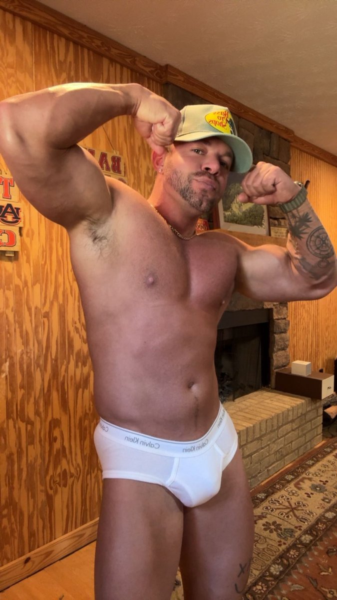 Kingpayton3's tweet photo. Jocks hmu https://t.co/yRZmeHVltT