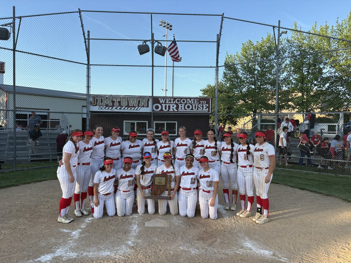 Sommer_Branigin's tweet photo. Some shots from my team’s post season run. Although we fell short in the final 4 still so proud of my girls! #sectionalchamps #regionalchamps 
@IMG2010Langston 
@AcceleratedFas1 
@AHS59erSoftball 
@CoachErnieL 
@ExtraInningSB https://t.co/DjQIvWNPk7
