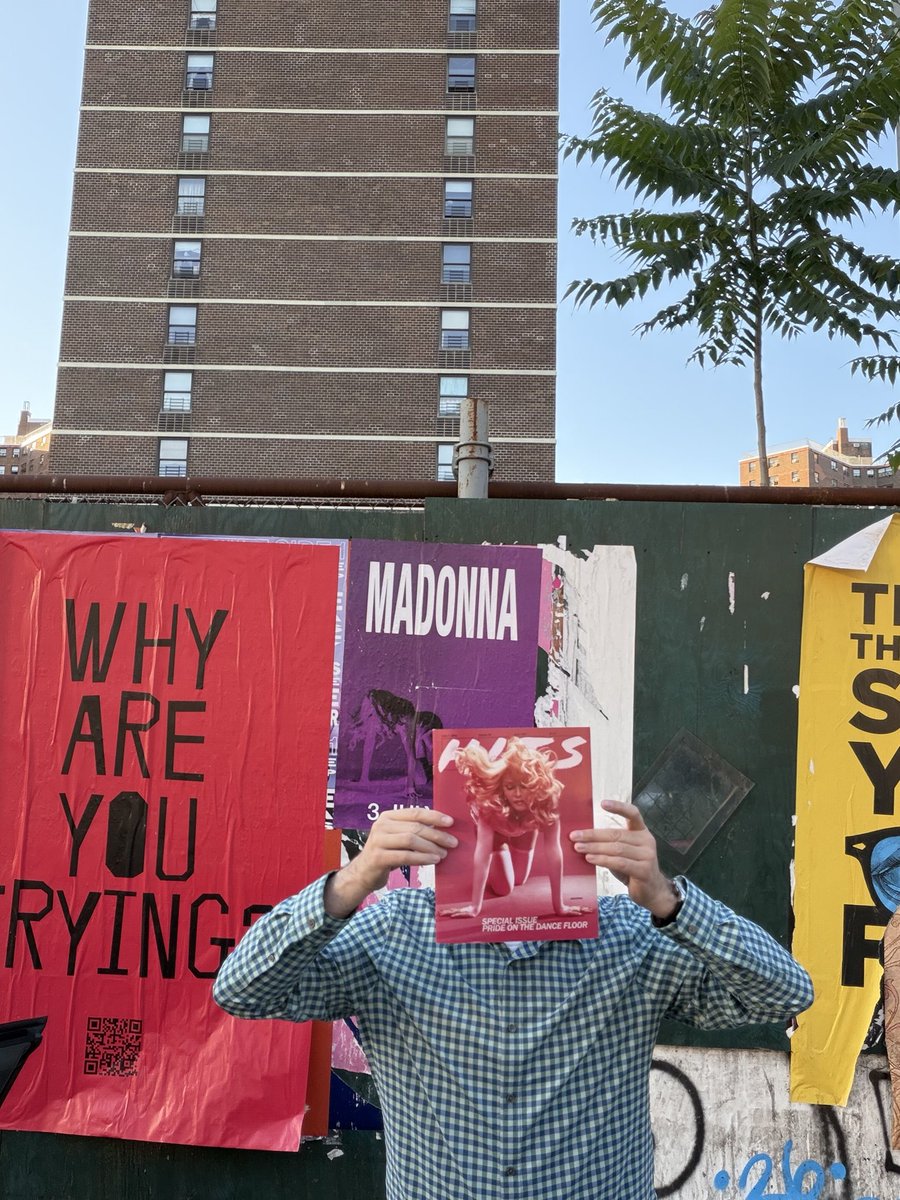 emkotr's tweet photo. @HITSDD @Madonna  #OnACoverOfAMagazine #Confessions https://t.co/AmC23tgq0S
