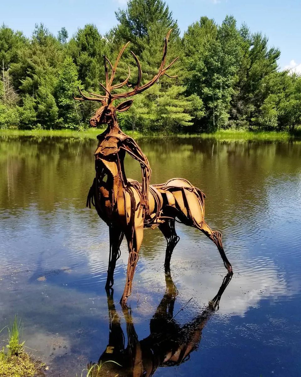 _RowBearToe's tweet photo. Ah yes, my favorite genre of sculptures - "Hey you know what'd be extremely fucked up to see in the woods at night?" https://t.co/R3mvX2wIC8