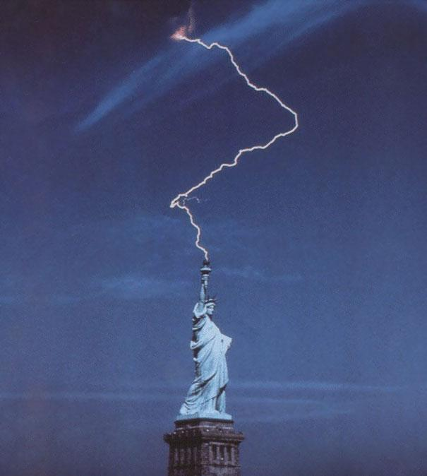 SoulOfPoca's tweet photo. I wonder whether Lady liberty naked under that toga 🤔 https://t.co/KMbYpj3Aw6