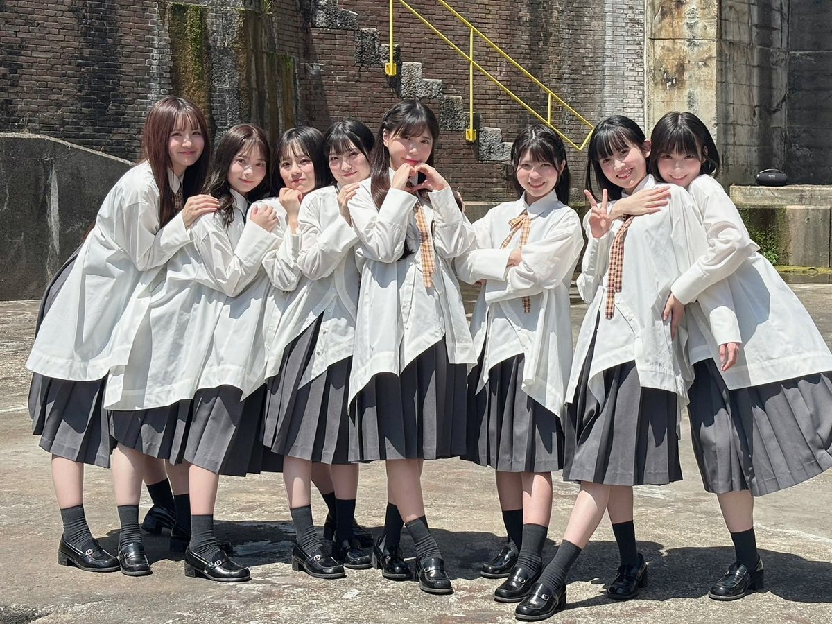 227_staff's tweet photo. 22/7_the 3rd
『#叫ぶしかない青春』

／
🎞️Music Video 
50万回再生記念🎊
＼

40万回突破時にお約束していたオフショットをお届け📸

Instagramには、さらに別バージョンのオフショットも👀✨
ぜひあわせてチェックお願いします♪

▶️ https://t.co/vSirMpxLpK

#ナナニジ #ナナニジ3rd https://t.co/uwcJr8maAJ