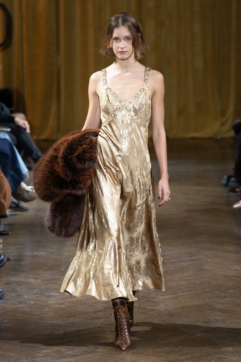 DvilCouture's tweet photo. Cinq a Sept Fall Winter 2026 Rtw https://t.co/Cy2qIkZ4YA