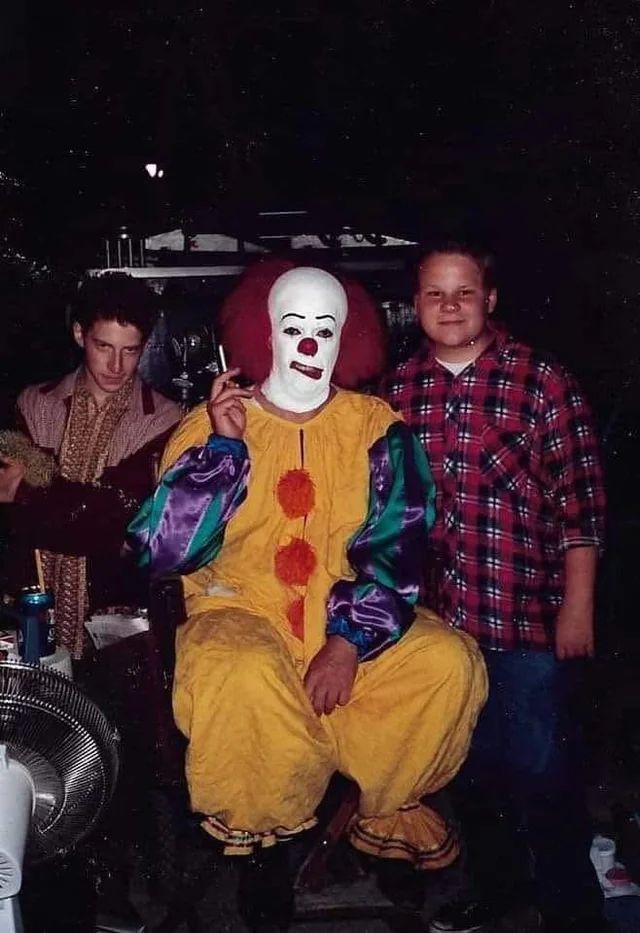 fasc1nate's tweet photo. Behind the scenes of Stephen King's It (1990)

More creepy photos: https://t.co/l5p7U8P4A2 https://t.co/FsTbJv4gDn