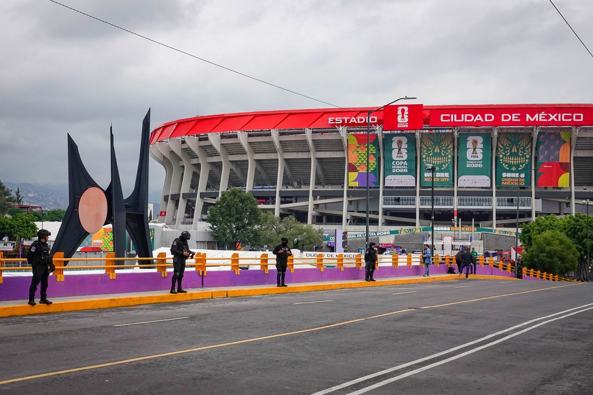 nacholozano's tweet photo. #Jalisco, #Querétaro, #Edomex, #Michoacán, #Veracruz y #Nayarit se sumaron a la suspensión de clases el 11 de junio con motivo de la inauguración del Mundial.

Esta mañana, se publicó en el #DOF un decreto que suspende clases de forma obligatoria en la #CDMX para todos los niveles educativos, aplicando tanto para escuelas públicas como privadas. Con esta medida, las autoridades buscan disminuir significativamente la presión sobre las principales vialidades de la capital para el inicio de la Copa del Mundo.