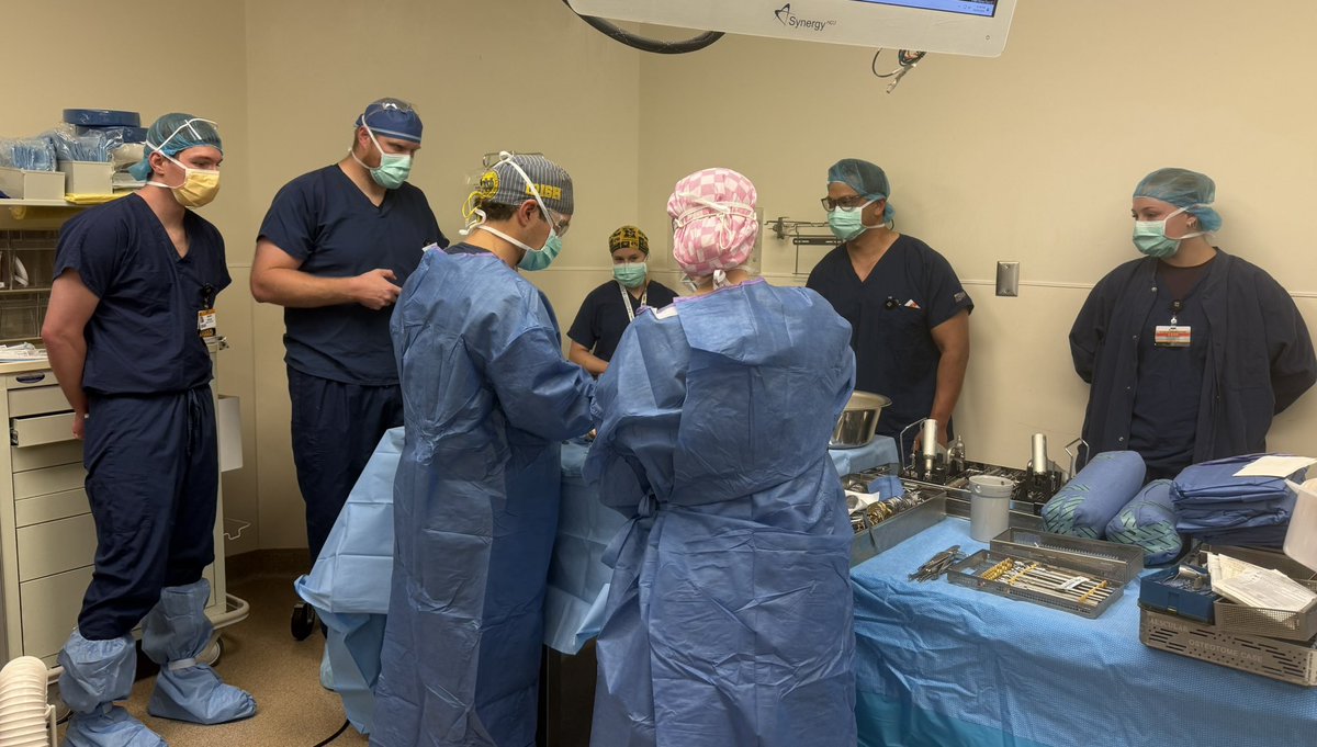 NuelleSportsMD's tweet photo. Lots of interest in the OR when there’s a revision ACL +LET +Meniscus transplant going on!
#SaveTheMeniscus #ACLsurgery https://t.co/7zvpbW2Xqp