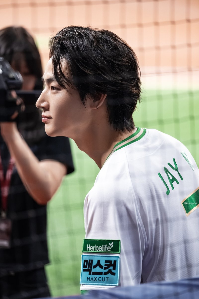 jaebbeom's tweet photo. perfil esculpido pelos anjos https://t.co/pTjjz7gVuh