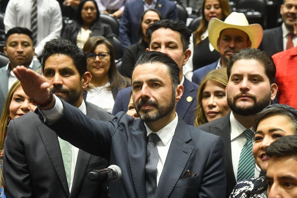 adnnoticiasmx's tweet photo. ¡Polémica en la Auditoría Superior de la Federación!🛑 A solo tres meses de haber llegado a la @ASF_Mexico, Aureliano Hernández es señalado por conflicto de interés luego de detectarse empresas ligadas a él y contratos ocultos💰

#AbrimosHilo 🧵 https://t.co/7V7MiFjbLK