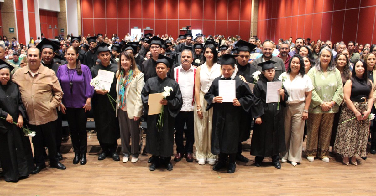 cdhmorelos's tweet photo. 📚 La Presidenta de la #CDHM, Mtra. @nadcarranco, asistió a la entrega de certificados y constancias realizada en el marco del Programa Estatal de Certificación para la Inclusión Laboral de Personas con Discapacidad, encabezada por la gobernadora @margarita_gs. https://t.co/RdDDtm3paZ