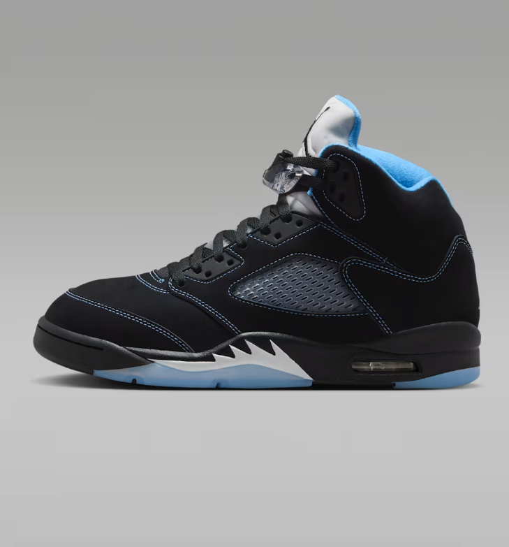 SnkrFreakCom's tweet photo. ナイキオンライン
「エア ジョーダン 5 "Black Carolina"」
6月20日 9時 発売予定
（SNKRSではなく.comのようです）

https://t.co/TtUbgL692h https://t.co/A5eU4PBn8T