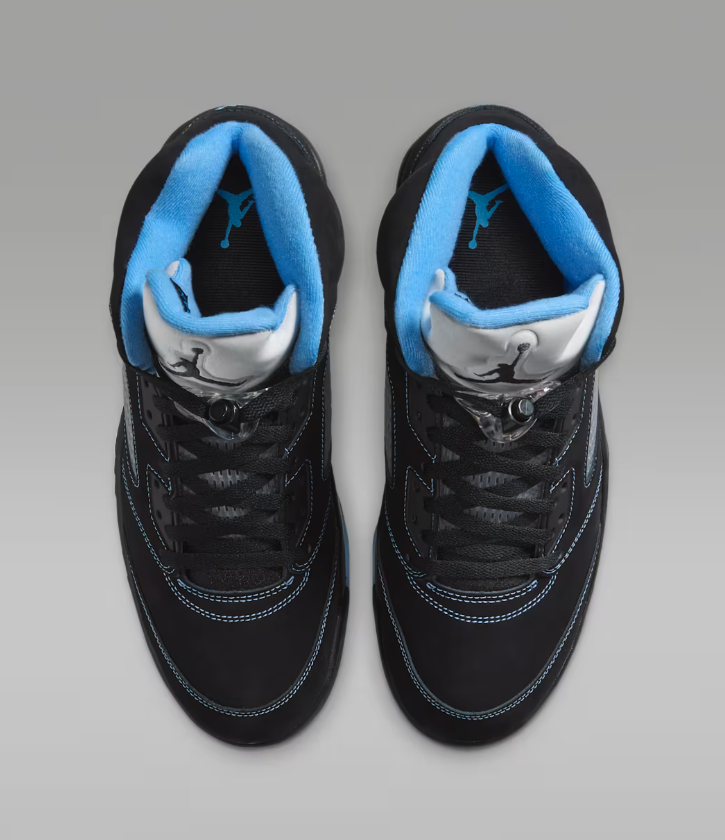 SnkrFreakCom's tweet photo. ナイキオンライン
「エア ジョーダン 5 "Black Carolina"」
6月20日 9時 発売予定
（SNKRSではなく.comのようです）

https://t.co/TtUbgL692h https://t.co/A5eU4PBn8T