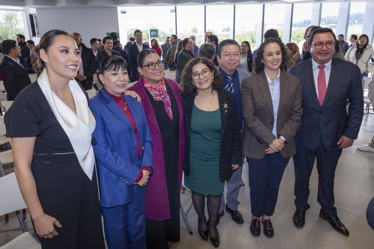 PatyzarzaUaemex's tweet photo. Felicito con mucho gusto a la Dra. Alma Patricia De León Calderón por su toma de protesta como Rectora de la Unidad Lerma de la Universidad Autónoma Metropolitana.

Querida tocaya, estoy convencida de que a través de  tu liderazgo, la UAM seguirá consolidándose como una institución fundamental para el avance científico, social y cultural en nuestro estado. 

Coincidir en este camino es una gran oportunidad para que, a través del trabajo colaborativo y la cooperación interinstitucional,  sigamos fortaleciendo la autonomía universitaria y abonando a construir las universidades que nuestras juventudes se merecen.

¡Mucho éxito en tu encomienda!