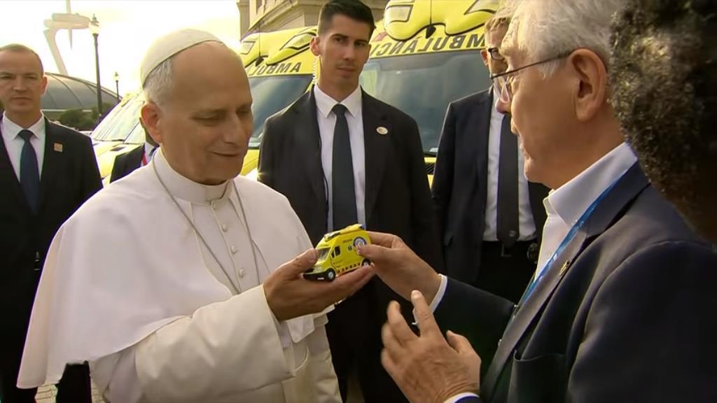 FrischeB17467's tweet photo. He is getting a toy car 🚗😭😭😭 https://t.co/0DhFOx0aaV