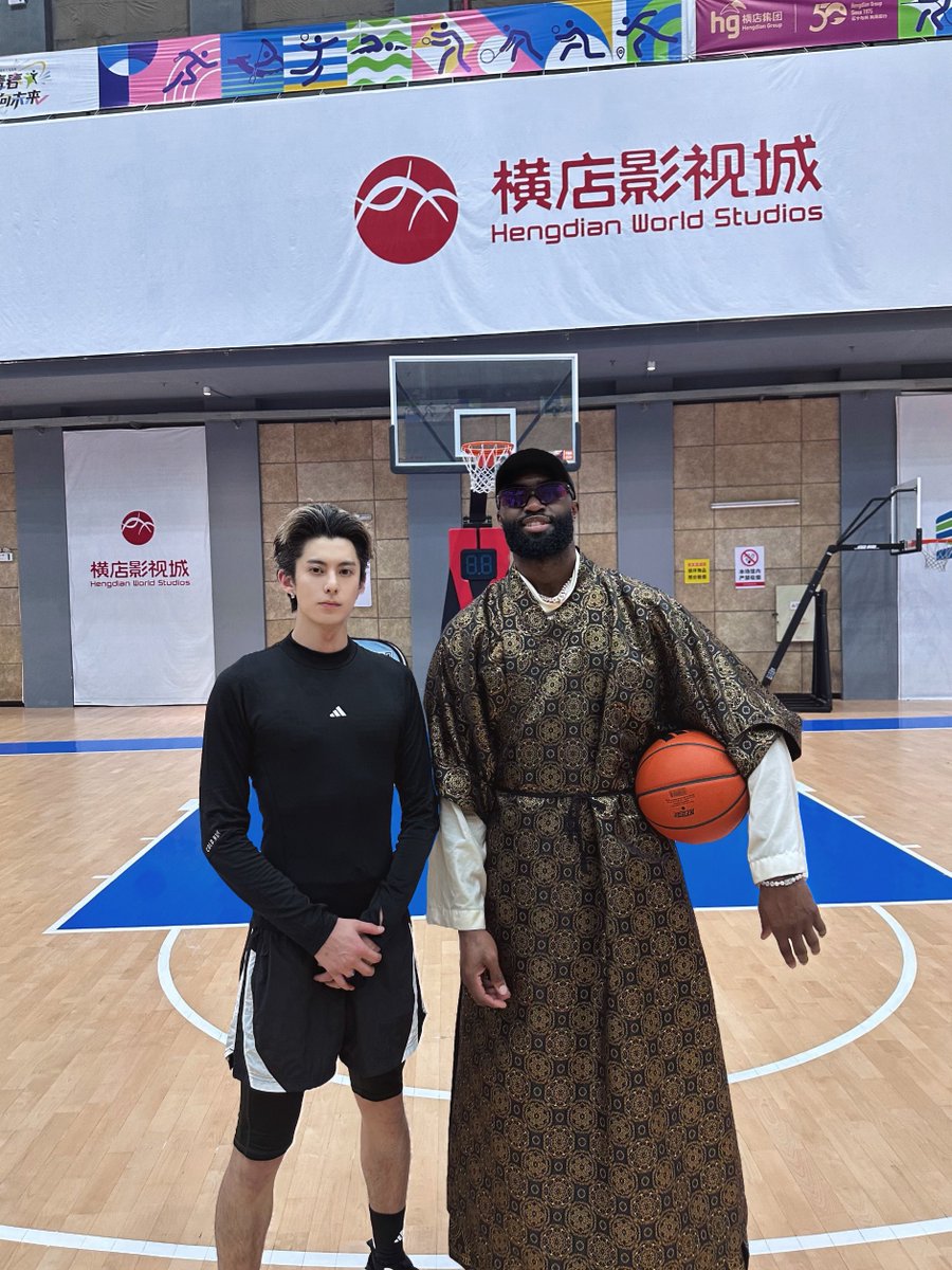CGTNSportsScene's tweet photo. 🏀🇨🇳🇺🇸 NBA Finals MVP Jaylen Brown pulled up to Hengdian — aka "China's Hollywood" — and linked up with Chinese actor Wang Hedi.

Brown rocked a traditional Chinese costume, threw down a dunk and even learned some Chinese.

Cross-cultural bucket. 🤝🔥 https://t.co/ARqOxXtc6h