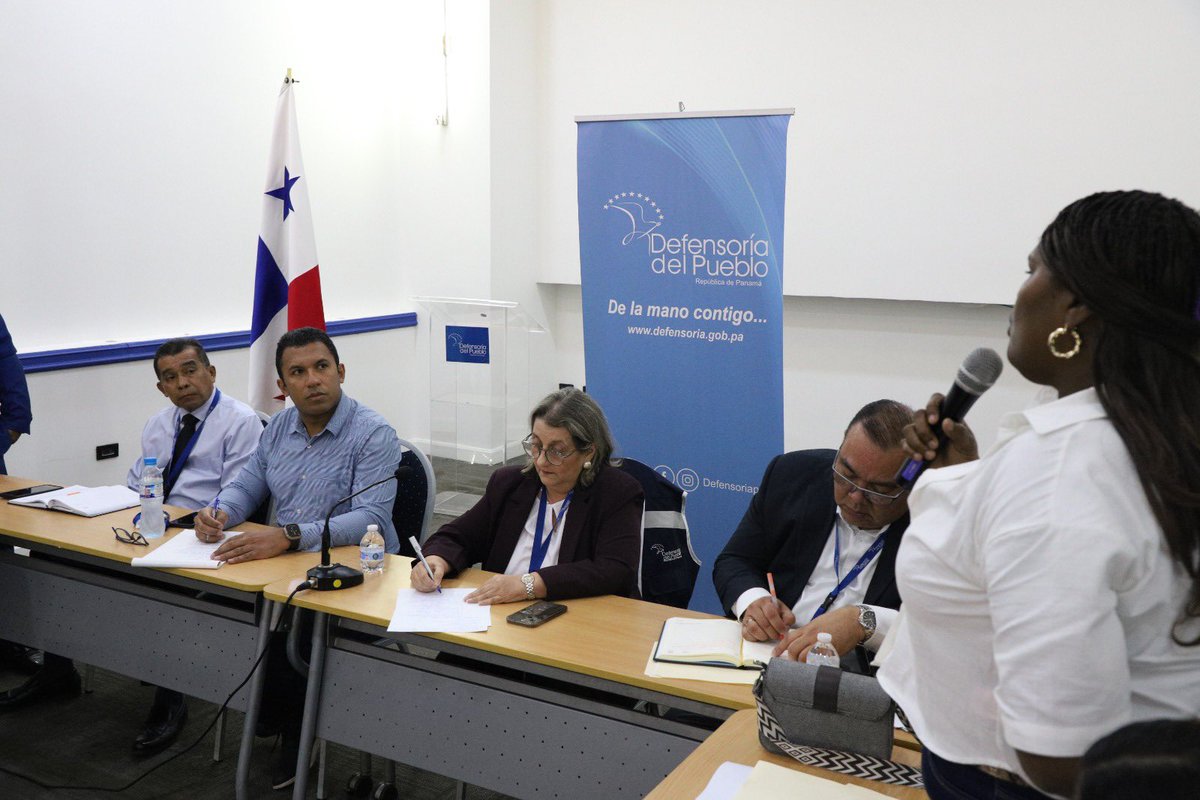destinopanama_'s tweet photo. La Defensora del Pueblo, Angela Russo, junto a su equipo técnico, atendieron las quejas y peticiones de un grupo de familiares de personas privadas de libertad de La Joya, quienes solicitaron el ingreso de valores esenciales como agua, medicinas, comida y ropa para sus parientes. https://t.co/mYgTCUhab5