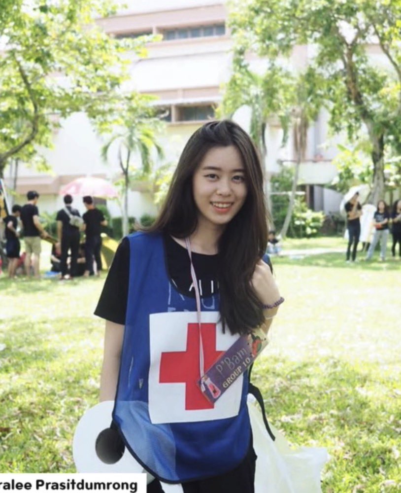 Babe_lt's tweet photo. หมวยตาโตยิ้มหวานนี่อันตรายจริงๆแหละ เคยรู้จักคำว่ายุคมืดกับเค้าบ้างไหมคะ คือเกิดมาแล้วเป็นพี่คนสวยเลยเหรอ พระเจ้าขี้โกงเกินไปนะคะ 🫠

OOMBAM X KHOTKOOL
#หมีLIVEปะXอุ้มแบม
#แบมสราลี #BamSaralee https://t.co/tqgxkZOEeS