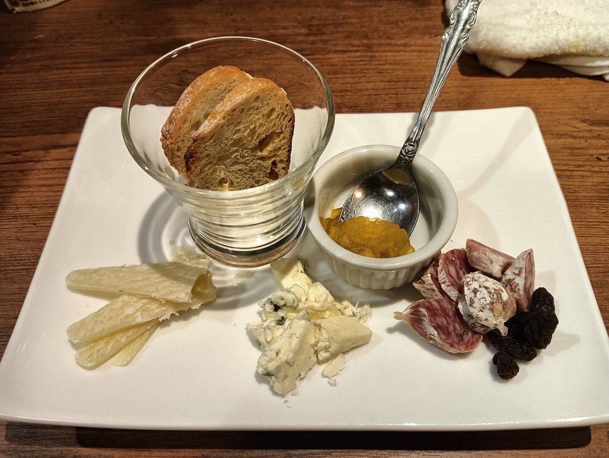 masanyanco's tweet photo. 昨日は焼肉の後まだ飲み足りなかったので麻生のそるくらさん初訪問
ジェムソンざばざば飲んで泥酔しました🤤 https://t.co/HSE1vSnrsL