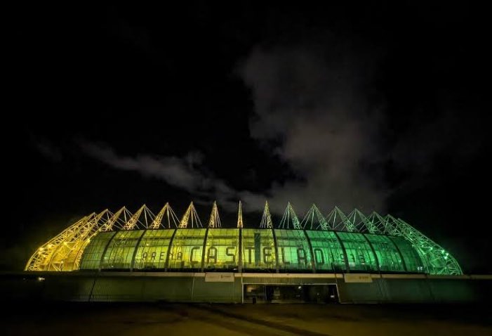 wlkngaway's tweet photo. arena castelão iluminada de verde e amarelo pro jogo das meninas LINDO DEMAIS #BRAxEUA https://t.co/HI4QrgpKRI
