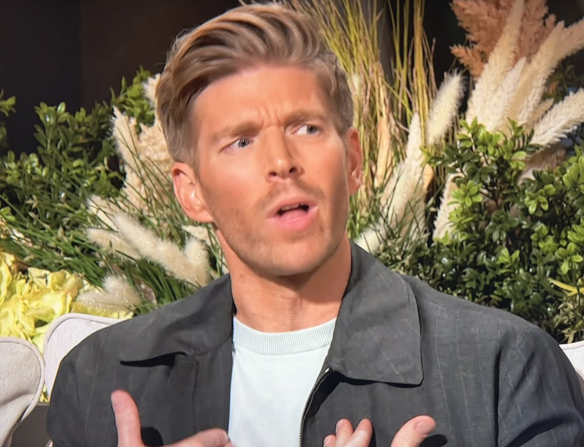 Dustin_Cone's tweet photo. Kyle to West - “You knew Amanda was in a vulnerable spot after a 10 year relationship… you’ve now essentially completely ISOLATED her” 

Kyle got his moment and LAID into West!!! 

Sad Kyle admits he still has feelings for Amanda and is watching her throw her life away #SummerHouse