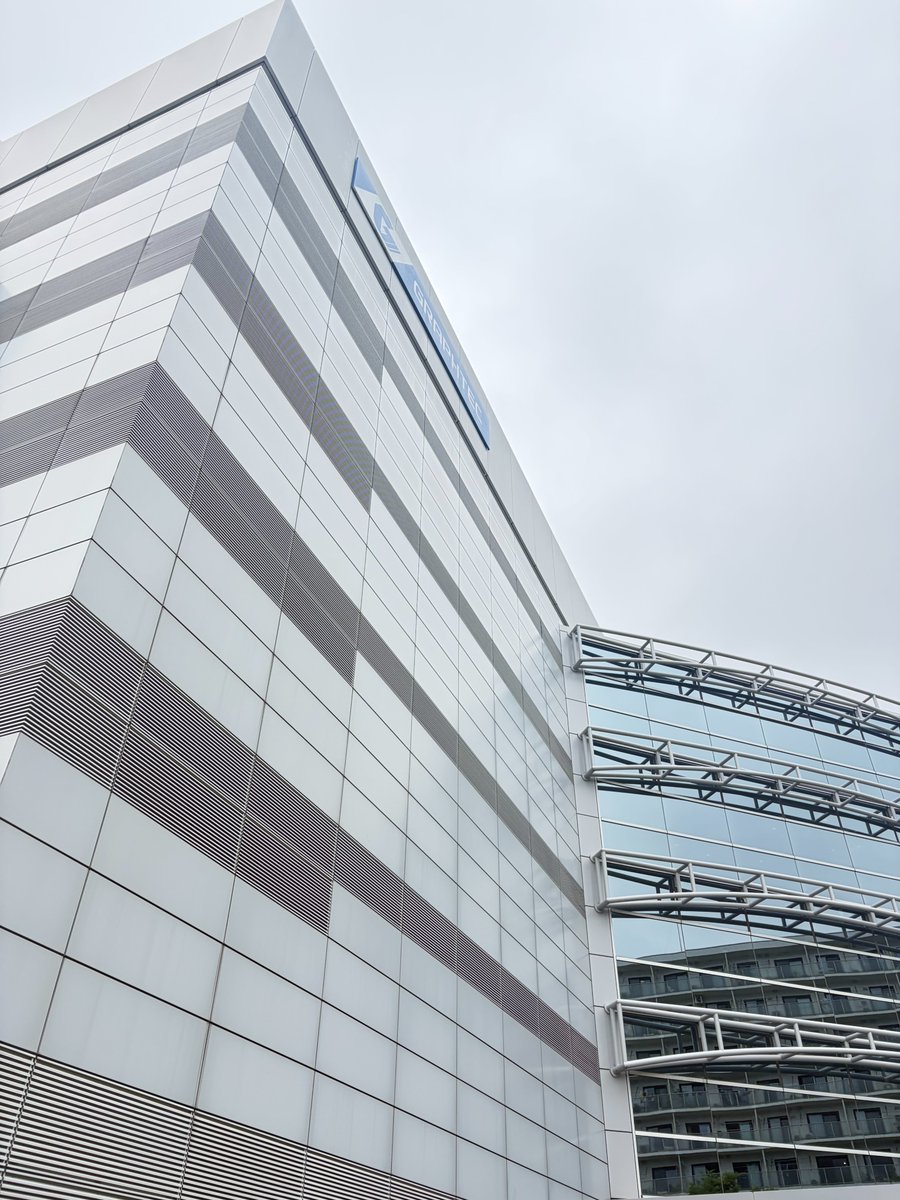 Graphtec_Japan's tweet photo. おはようございます！東戸塚は曇り☁じめじめしていて梅雨を感じます🐌アジサイがきれいに咲く時期になりました💁週の真ん中すいようびも頑張っていきましょう！

#企業公式が朝の挨拶を言い合う #企業公式が毎朝地元の天気を言い合う #企業公式夏のフォロー祭り #何がとは言わない https://t.co/z7Ue9vSj1c