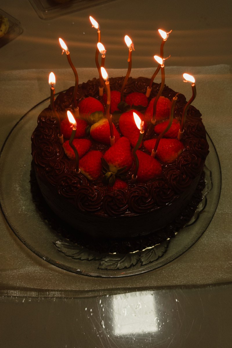 sellykcals's tweet photo. meu bolo de aniv, ed https://t.co/IFEocPvc1v