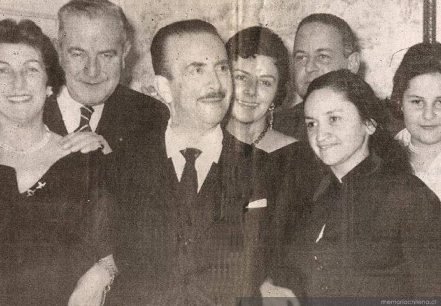 FcoDarmendrail's tweet photo. El maestro Claudio Arrau León. Reconocido como uno de los grandes pianistas del siglo XX, falleció a los 88 años de edad en Mürzzuschlag, Austria, 9 de junio de 1991. Claudio Arrau junto a Violeta Parra en París en el año 1954. https://t.co/XeOTnJCNJA