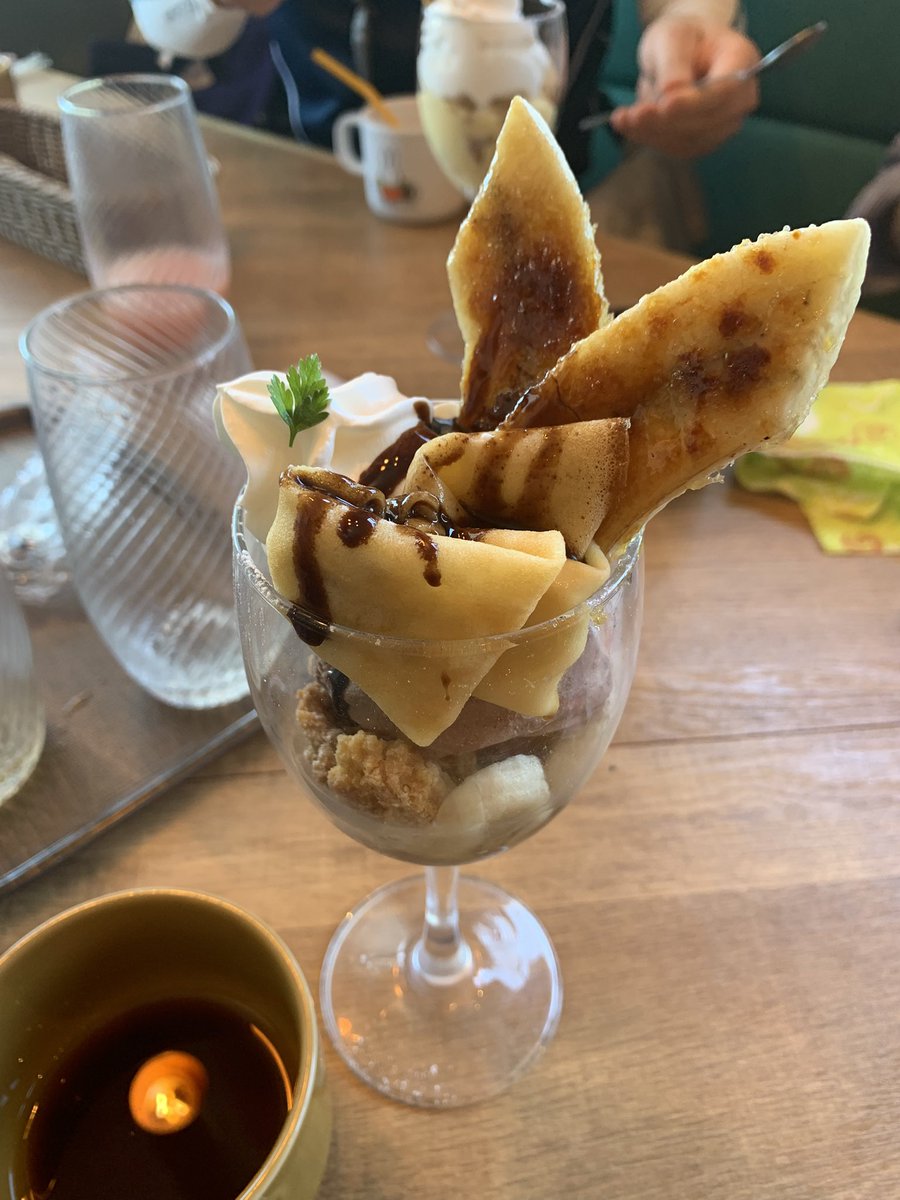 ulfsark2000's tweet photo. 真っ昼間からパフェ(о´∀`о)♪ https://t.co/mm5FK9I67S