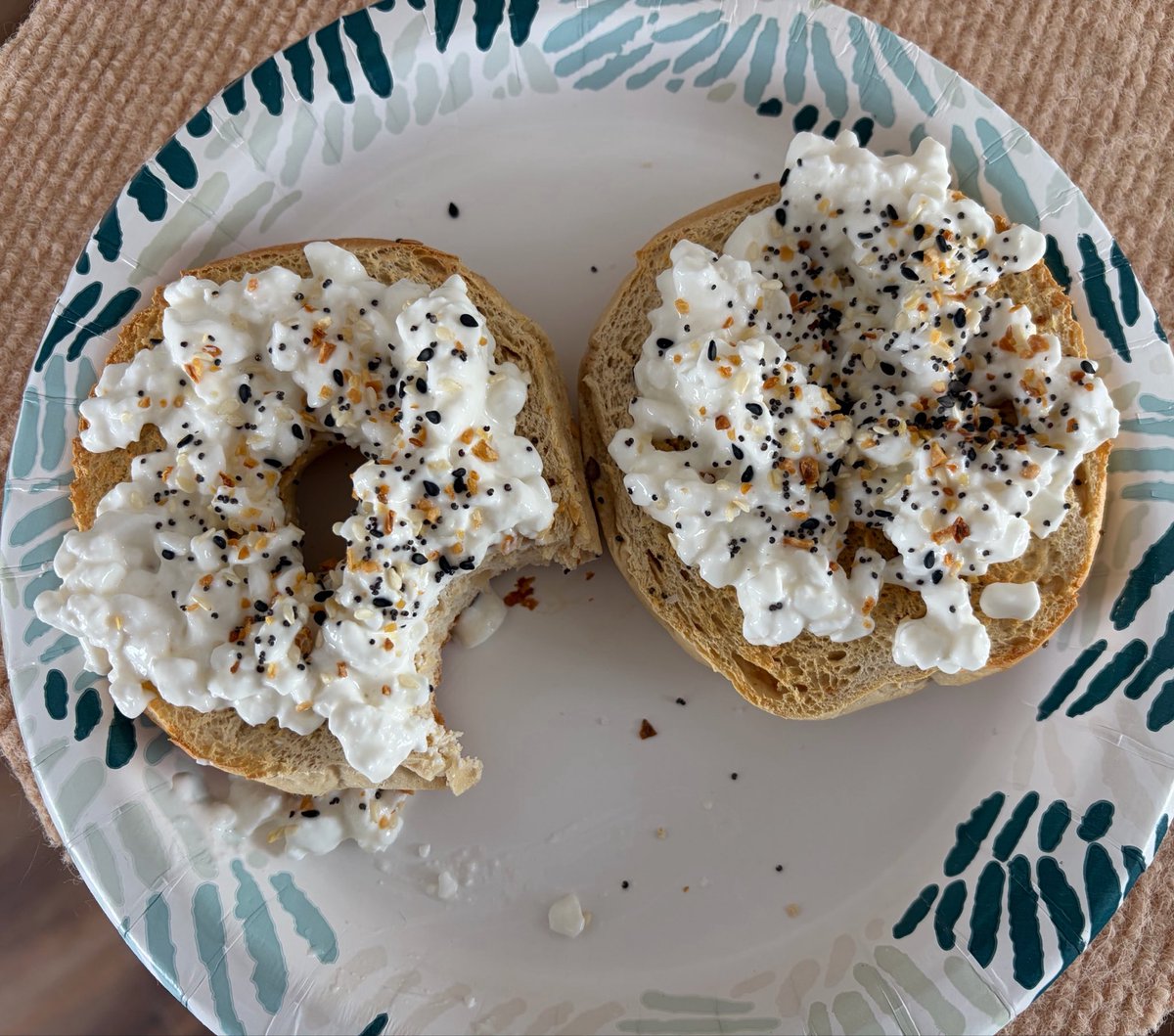 liminaliso's tweet photo. @Monster_FaceGrl i personally like to air fry them for 3-4 minutes and then add cottage cheese &amp; more everything bagel seasoning on top! i want to try it with some other things though https://t.co/G8oM9MdsUN