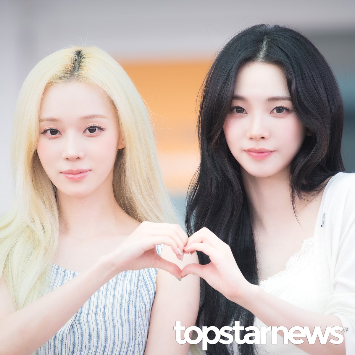 TSN_PHOTO's tweet photo. [HD포토] 에스파 윈터-카리나, ‘언니가 수��음이 많은 편’ (인천공항 출국) #윈터 #WINTER #카리나 #KARINA #에스파 #aespa #인천공항 #출국 #입국 #프리뷰 https://t.co/pkrfGBbJEm <- Original Photo https://t.co/mkqIrlFNyA